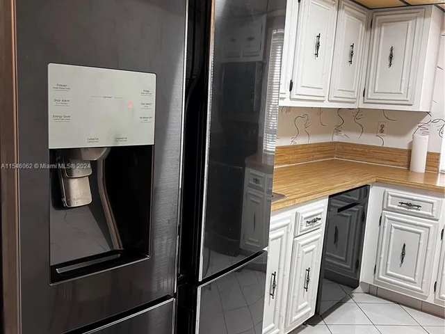 1000 Parkview Dr # 807, Hallandale Beach FL 33009