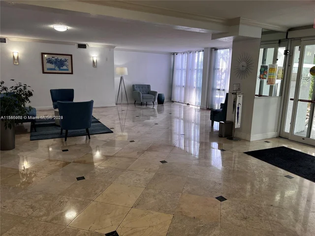 1000 Parkview Dr # 807, Hallandale Beach FL 33009