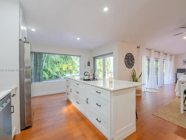 395 NW 89th Ln, Coral Springs FL 33071