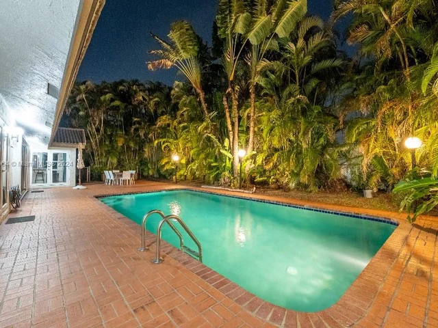 395 NW 89th Ln, Coral Springs FL 33071