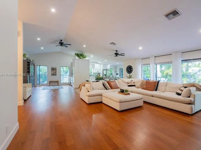 395 NW 89th Ln, Coral Springs FL 33071