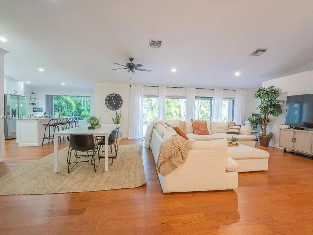 395 NW 89th Ln, Coral Springs FL 33071