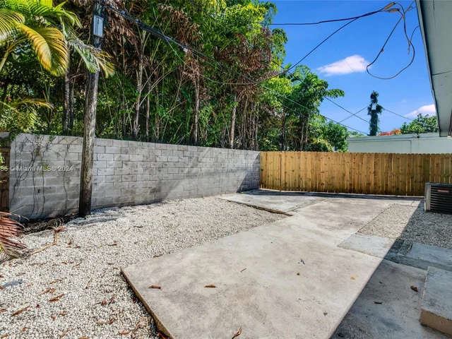 1606 SW 9th St # A, Miami FL 33135