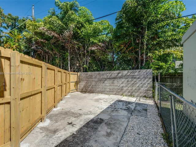 1606 SW 9th St # A, Miami FL 33135