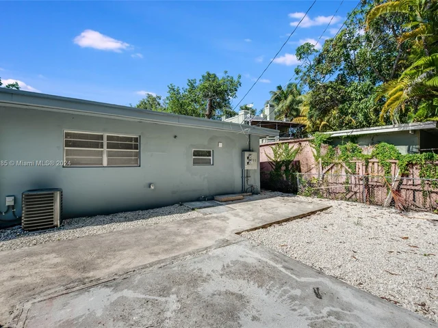 1606 SW 9th St # A, Miami FL 33135