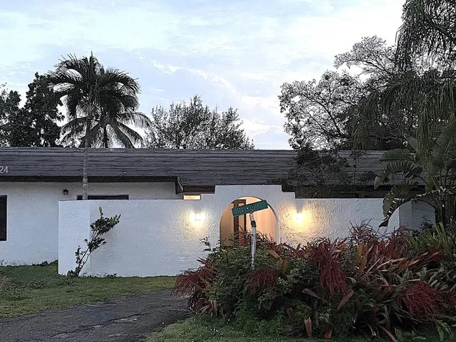 10704 SW 133rd Ter, Miami FL 33176