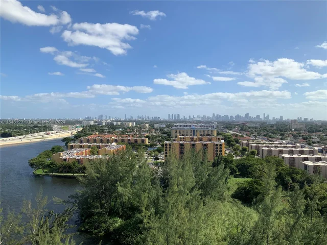 5077 NW 7th St, Miami FL 33126