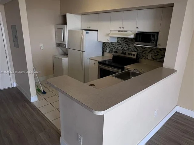 5077 NW 7th St, Miami FL 33126