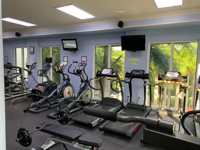 5077 NW 7th St, Miami FL 33126