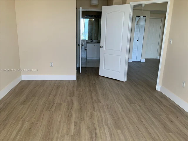 5077 NW 7th St, Miami FL 33126