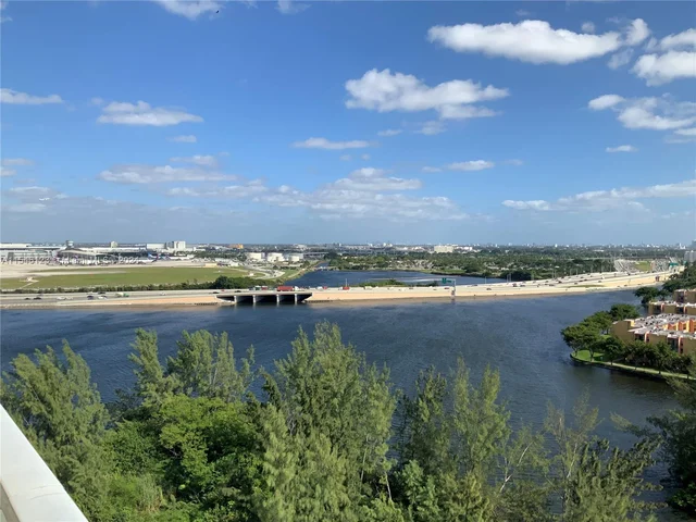 5077 NW 7th St, Miami FL 33126