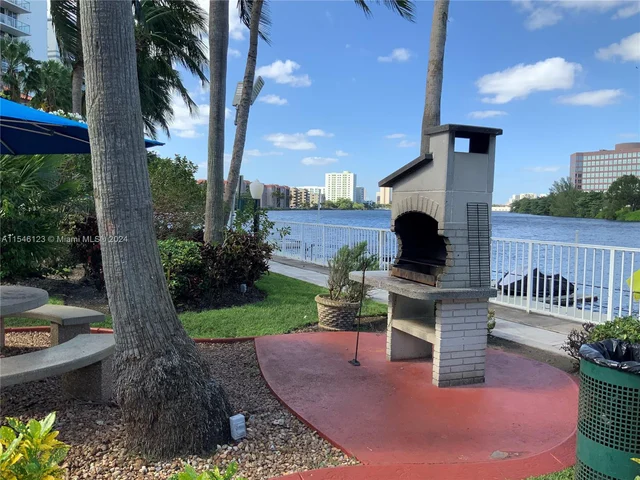 5077 NW 7th St, Miami FL 33126