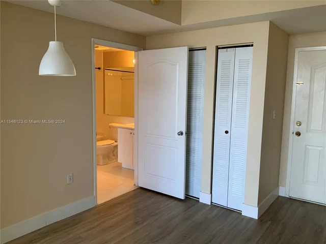 5077 NW 7th St, Miami FL 33126