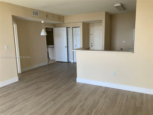 5077 NW 7th St, Miami FL 33126