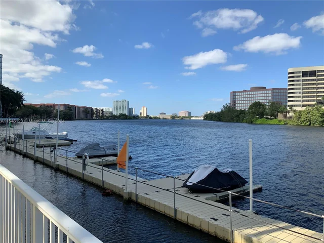 5077 NW 7th St, Miami FL 33126