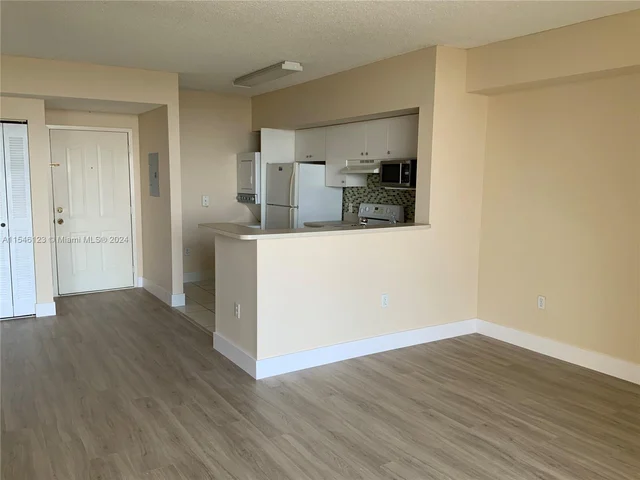 5077 NW 7th St, Miami FL 33126