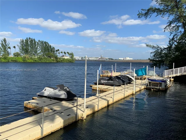 5077 NW 7th St, Miami FL 33126