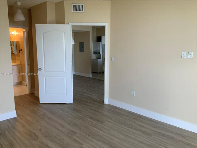 5077 NW 7th St, Miami FL 33126