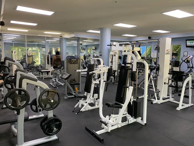 5077 NW 7th St, Miami FL 33126