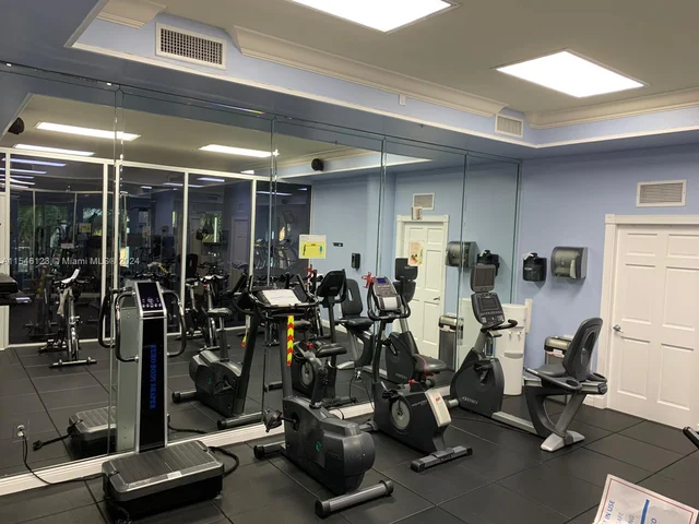 5077 NW 7th St, Miami FL 33126