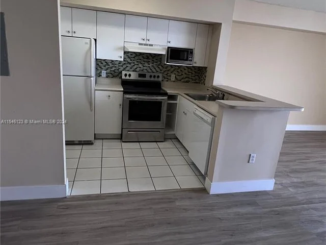 5077 NW 7th St, Miami FL 33126