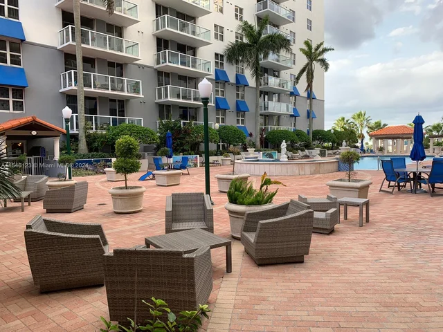 5077 NW 7th St, Miami FL 33126