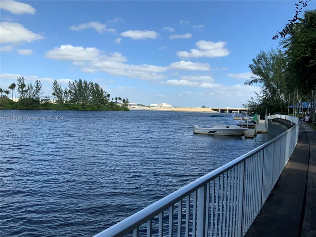 5077 NW 7th St, Miami FL 33126