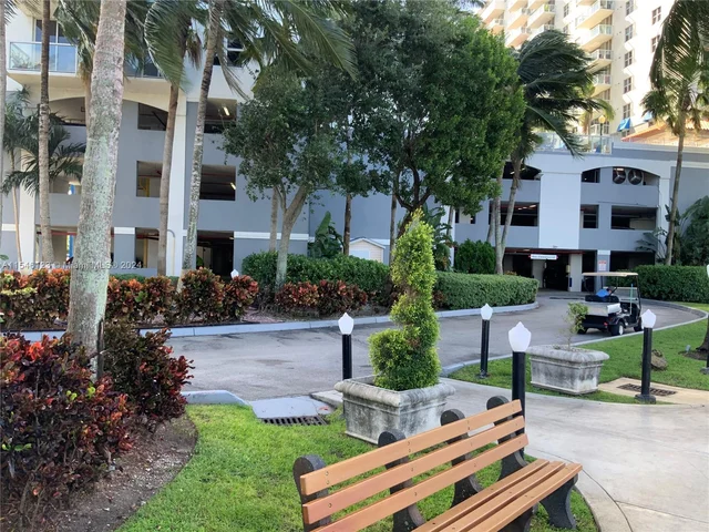 5077 NW 7th St, Miami FL 33126