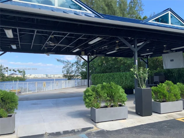 5077 NW 7th St, Miami FL 33126