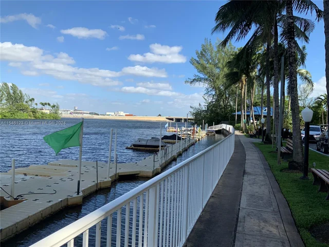 5077 NW 7th St, Miami FL 33126