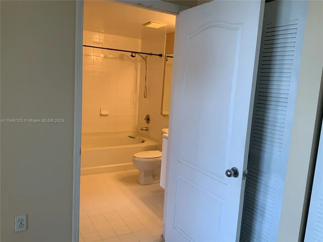 5077 NW 7th St, Miami FL 33126