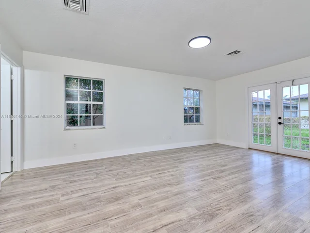 299 NE 35th st, Oakland Park FL 33334