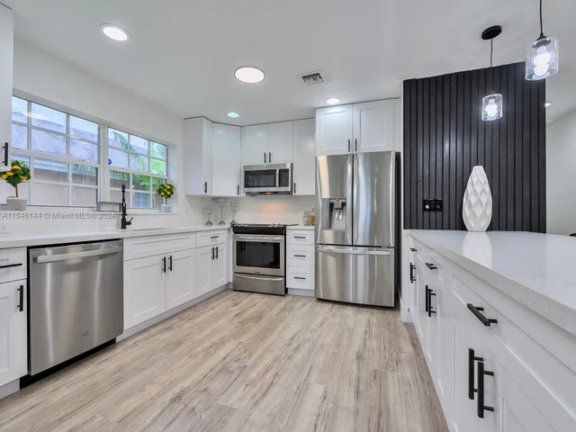 299 NE 35th st, Oakland Park FL 33334