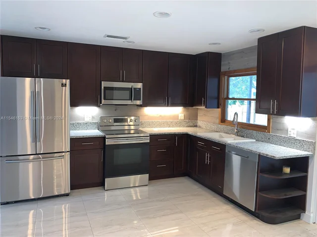 11091 SW 28th Ct, Davie FL 33328