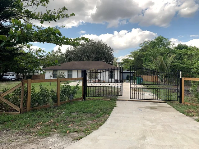 11091 SW 28th Ct, Davie FL 33328