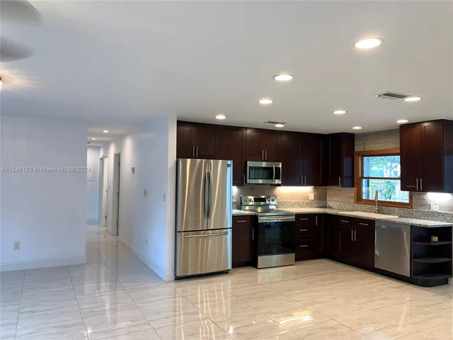 11091 SW 28th Ct, Davie FL 33328