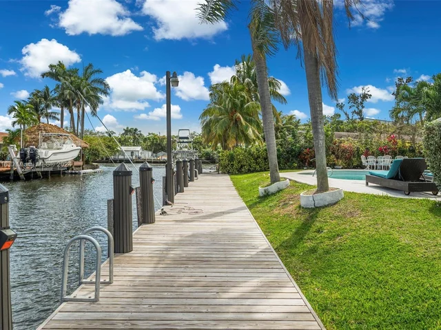 806 Argonaut Is, Dania Beach FL 33004