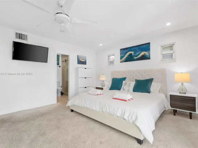 806 Argonaut Is, Dania Beach FL 33004