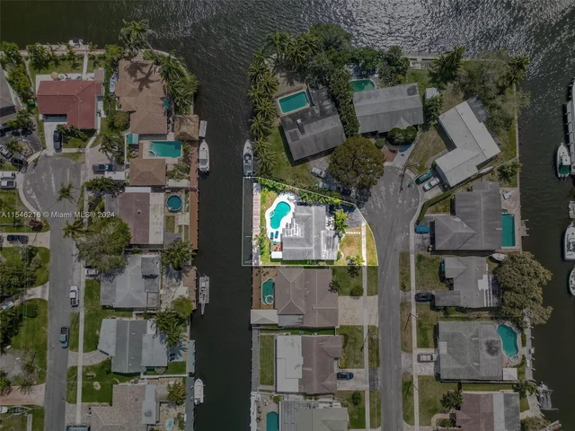 806 Argonaut Is, Dania Beach FL 33004