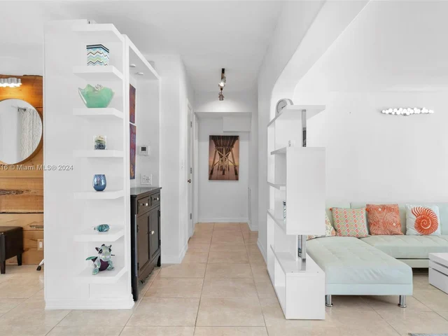 806 Argonaut Is, Dania Beach FL 33004