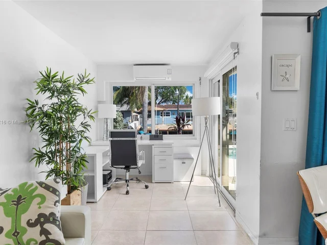 806 Argonaut Is, Dania Beach FL 33004