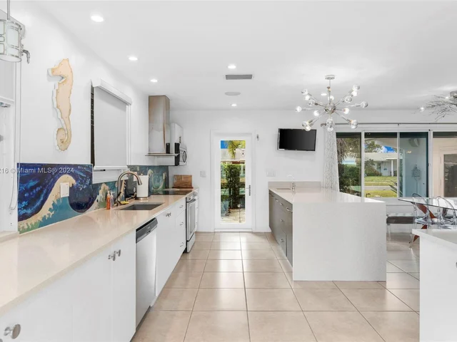 806 Argonaut Is, Dania Beach FL 33004