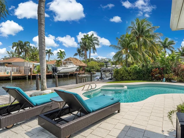 806 Argonaut Is, Dania Beach FL 33004