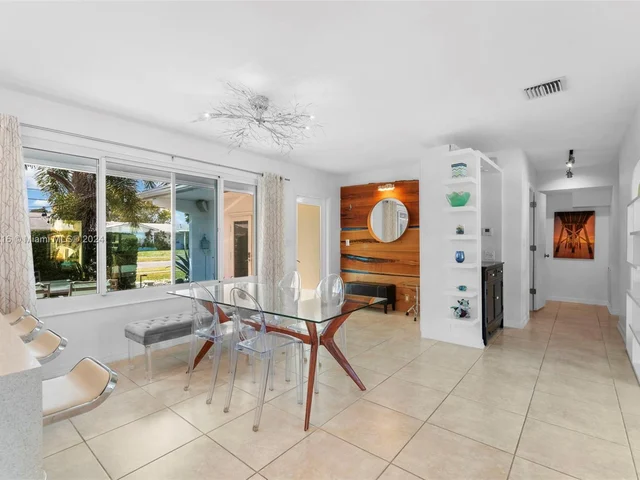 806 Argonaut Is, Dania Beach FL 33004