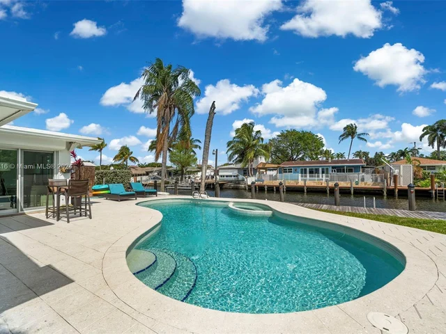 806 Argonaut Is, Dania Beach FL 33004