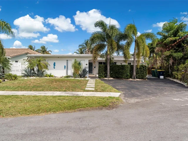 806 Argonaut Is, Dania Beach FL 33004