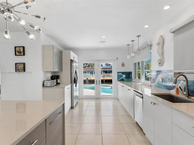 806 Argonaut Is, Dania Beach FL 33004