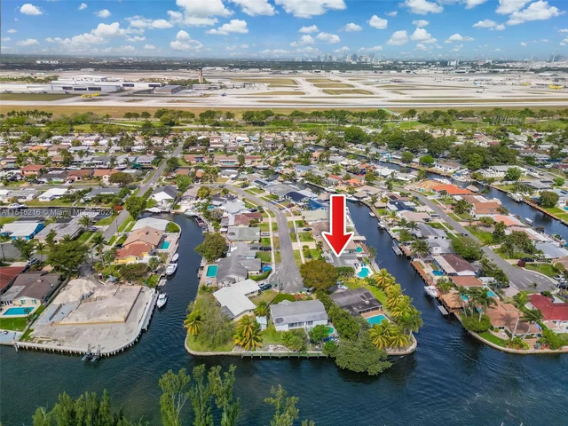 806 Argonaut Is, Dania Beach FL 33004