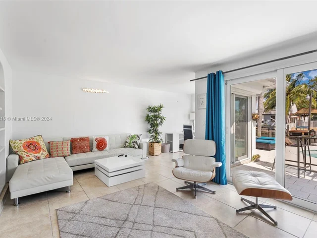 806 Argonaut Is, Dania Beach FL 33004