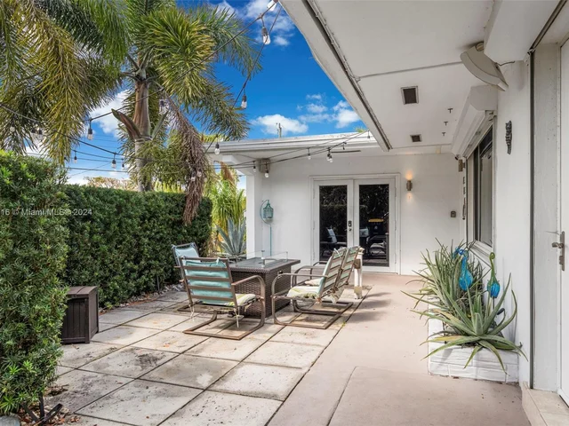 806 Argonaut Is, Dania Beach FL 33004